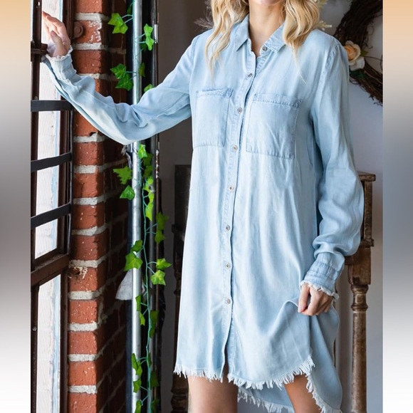 Veveret Dresses & Skirts - 🖤 💛Light Blue Denim Shirt Dress - Casual Button-Down K